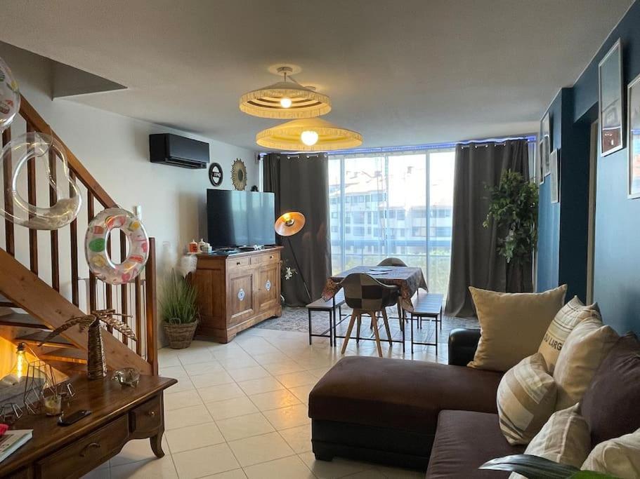 Appartement Vintage 90 M2 Duplex Classe Frejus Bagian luar foto